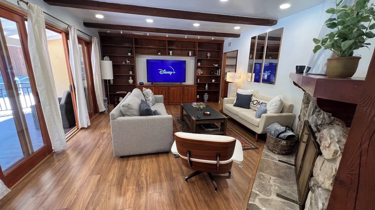 Photo of Livingroom in Woodland Hills