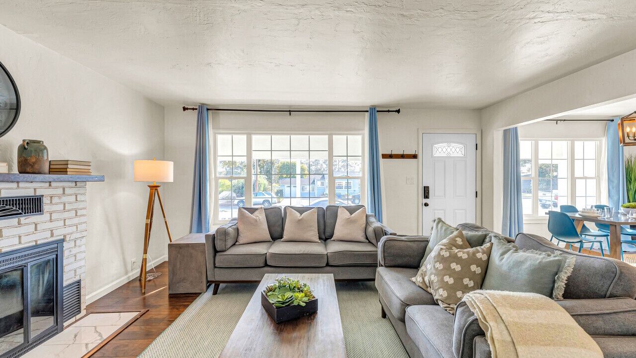 Photo of Livingroom in Del Rey Oaks