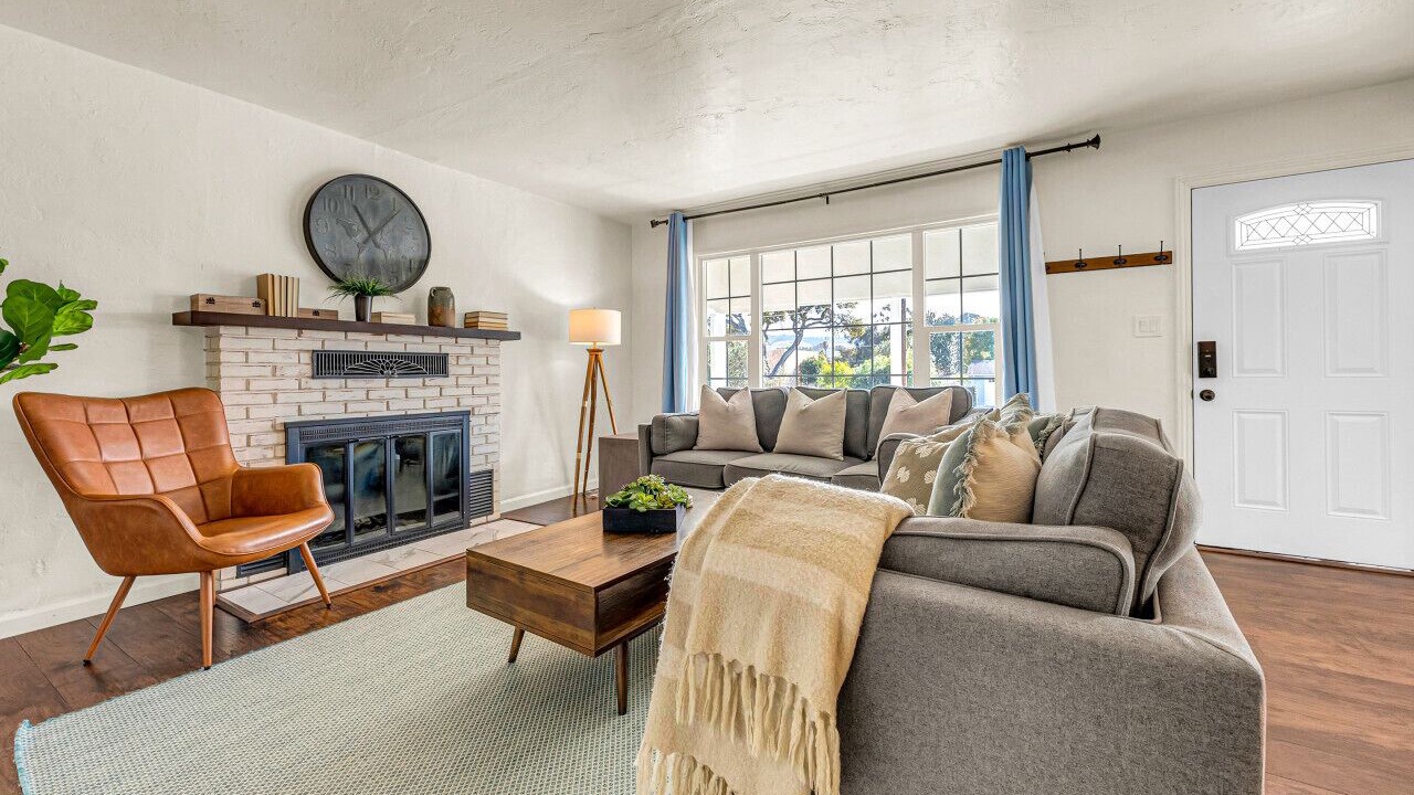 Photo of Livingroom in Del Rey Oaks