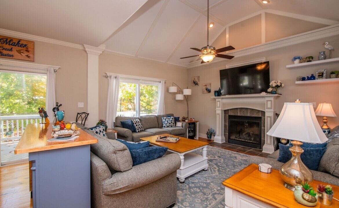 Photo of Livingroom in North Shore Acres