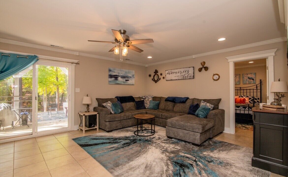 Photo of Livingroom in North Shore Acres