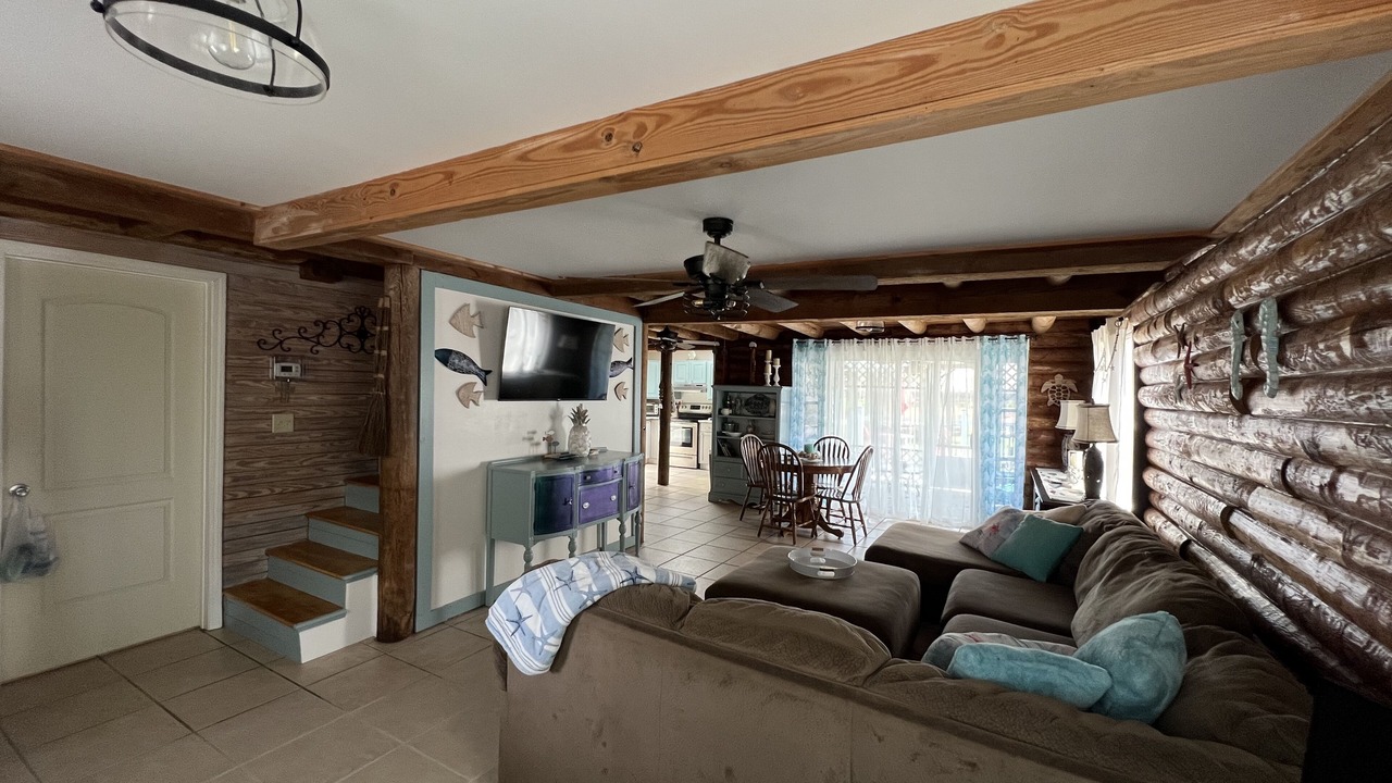 Photo of Livingroom in Gulf Breeze