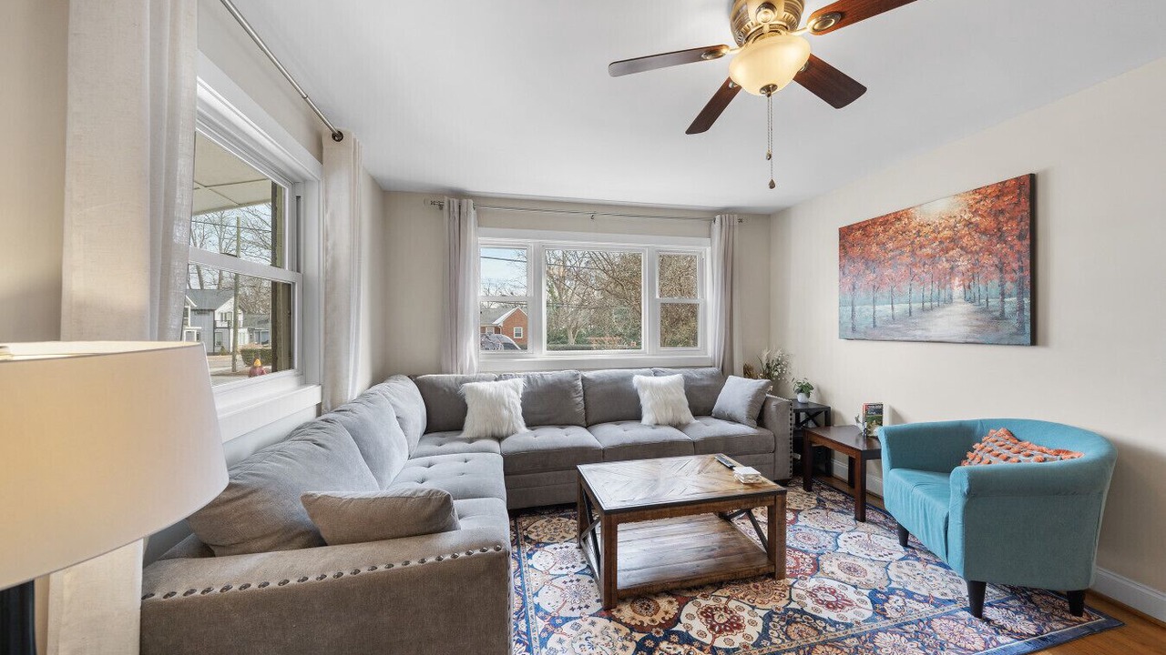 Photo of Livingroom in Downtown