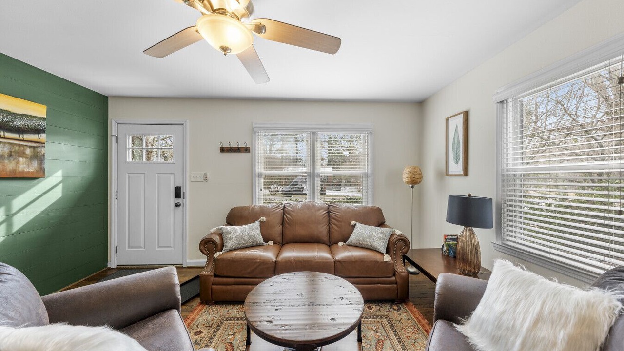 Photo of Livingroom in East Raleigh