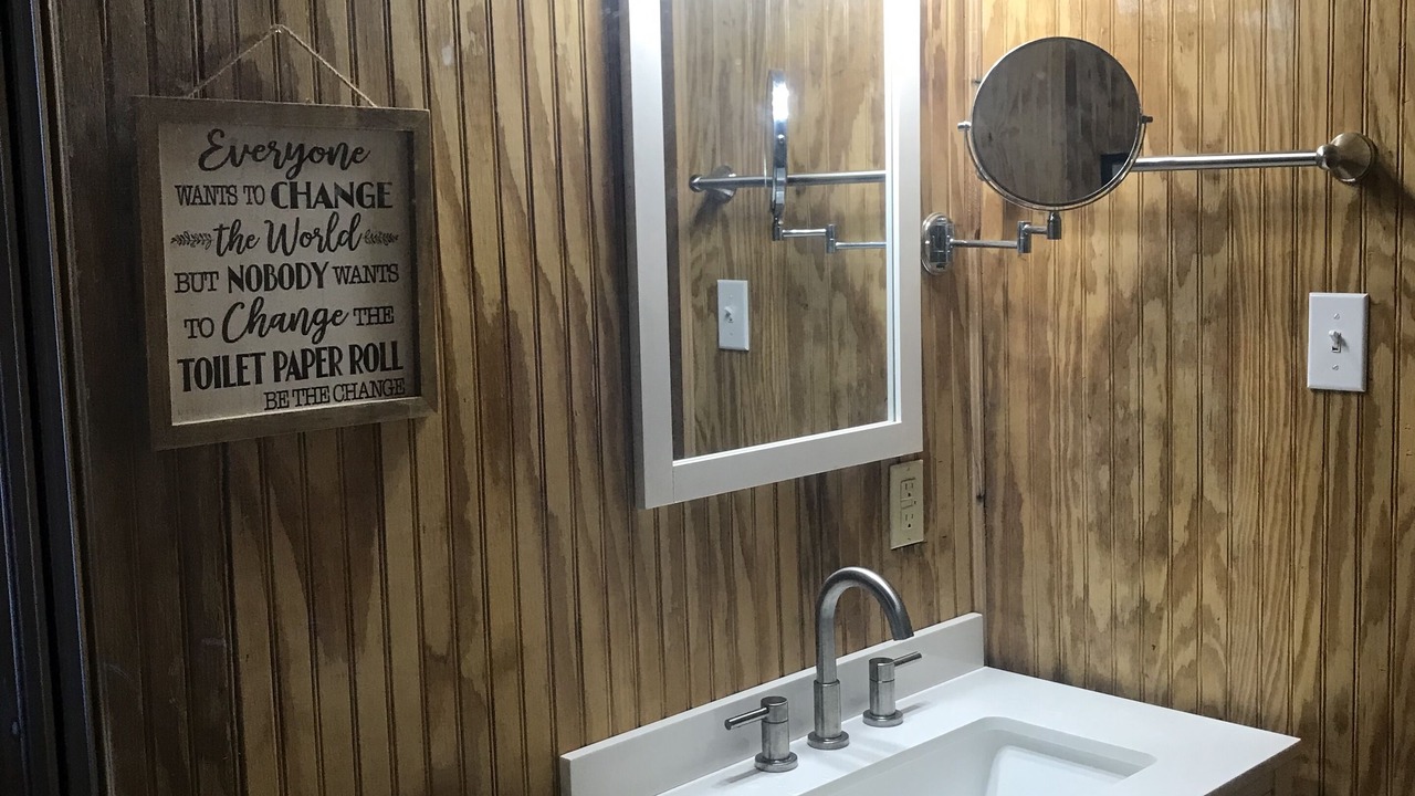 Photo of Bathroom in Elrod