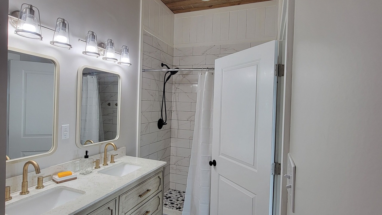 Photo of Bathroom in Green Turtle Cay
