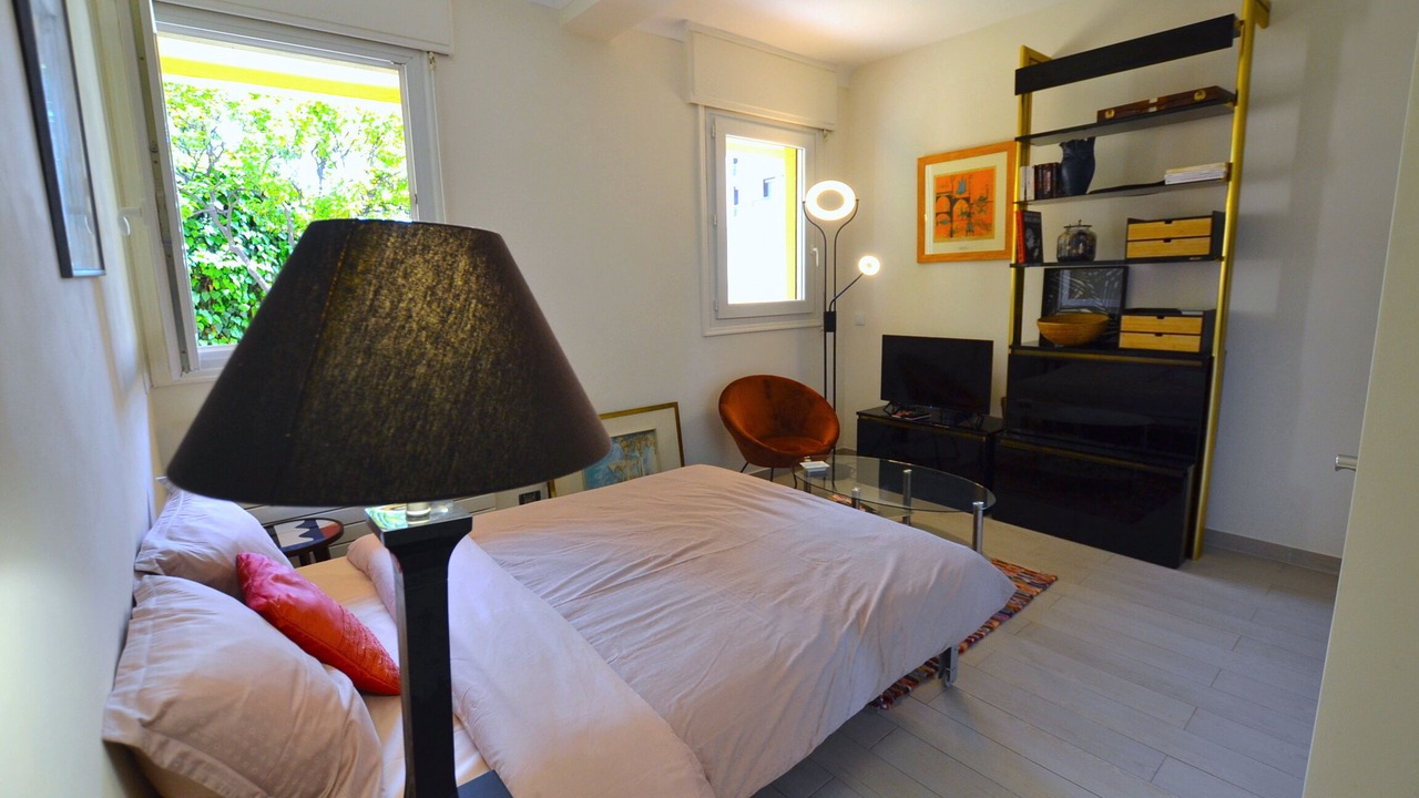 Photo of Bedroom in Monaco