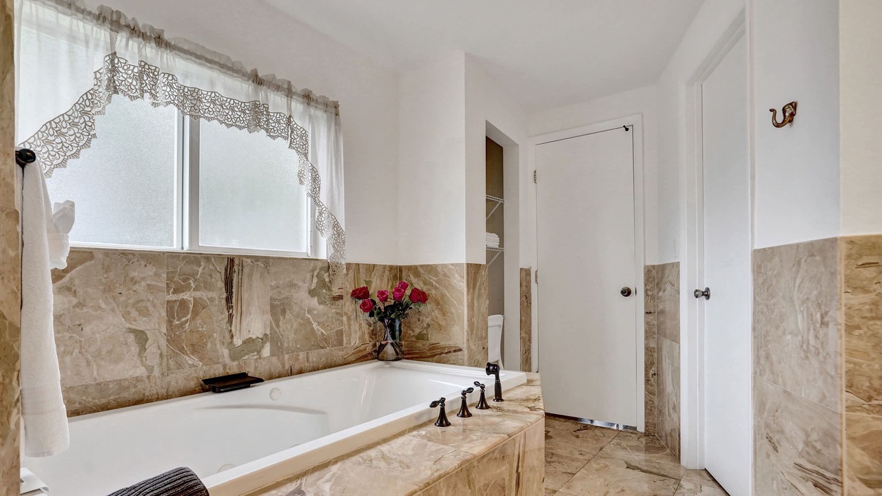 Photo of Bathroom in Sunset