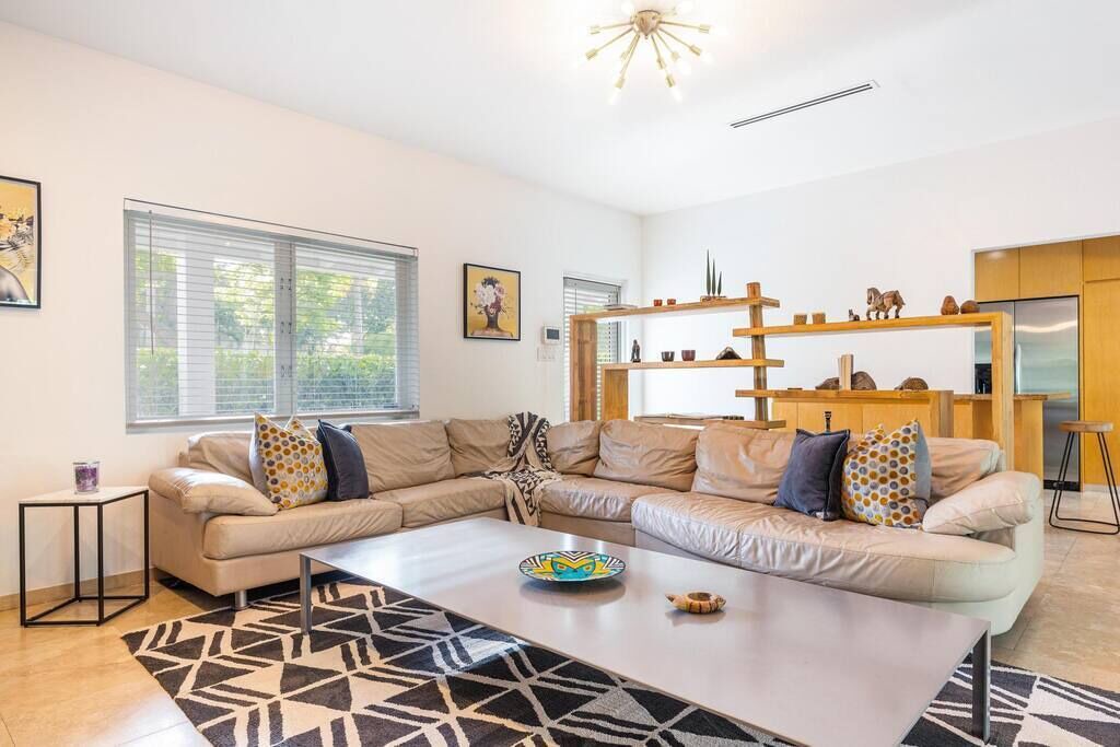 Photo of Livingroom in Biscayne Park