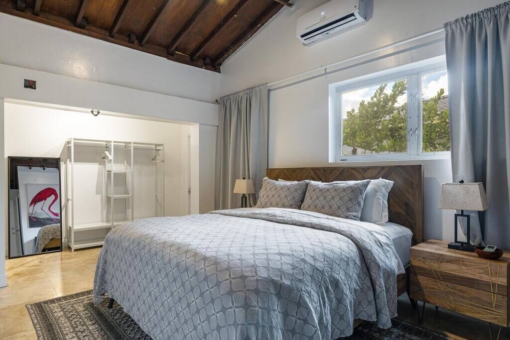 Photo of Bedroom in Biscayne Park