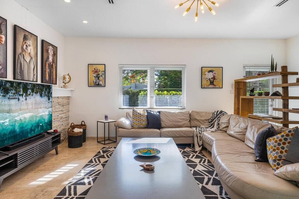Photo of Livingroom in Biscayne Park