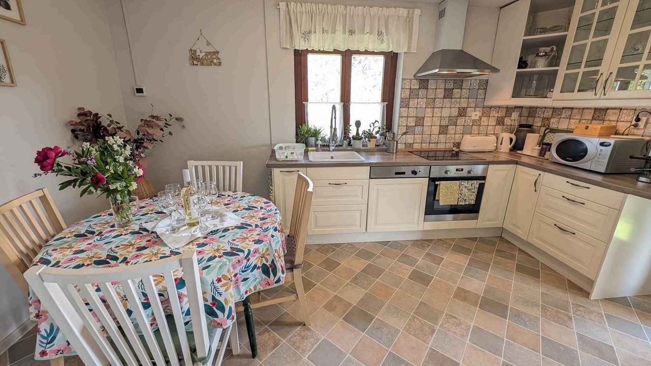 Photo of Kitchen in Pakozd