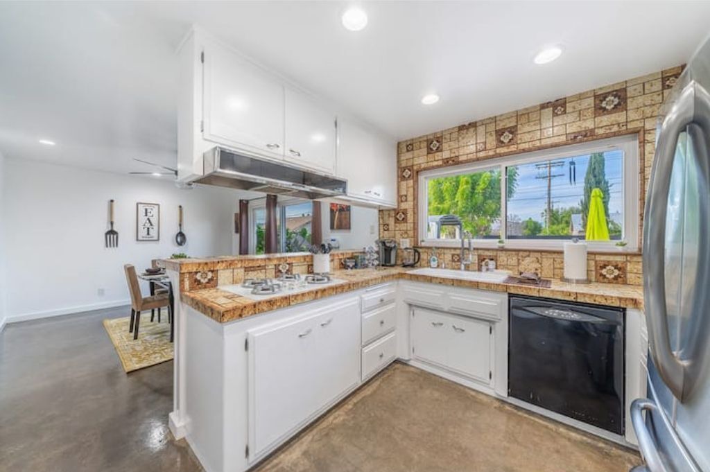 Photo of Kitchen in Warner Center
