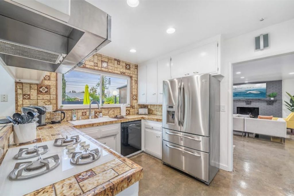 Photo of Kitchen in Warner Center