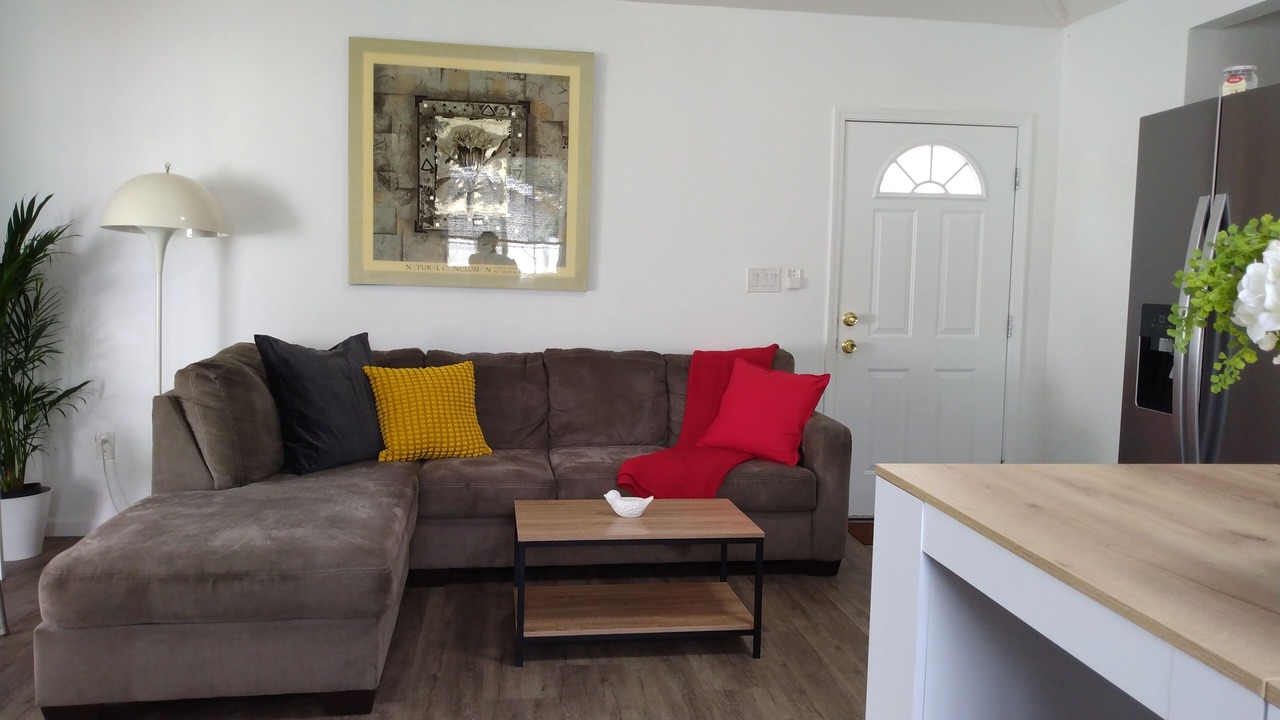 Photo of Livingroom in Woodland Hills