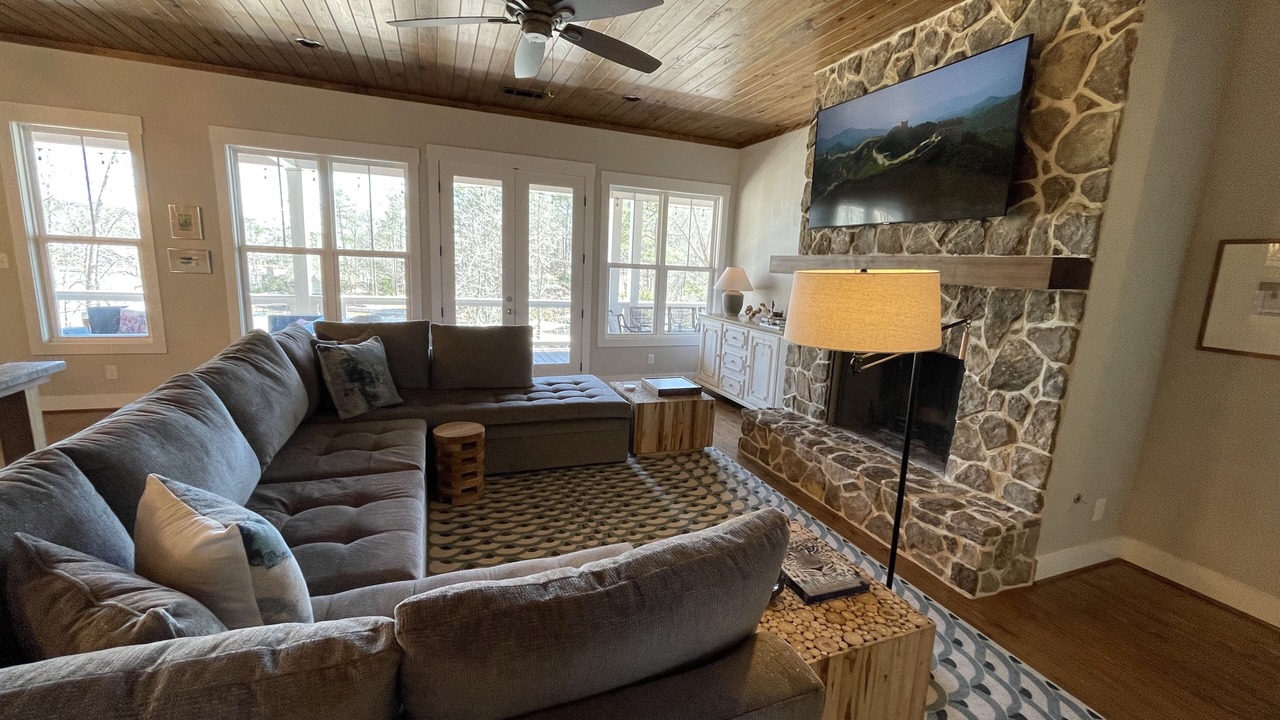 Photo of Livingroom in Little Kowaliga