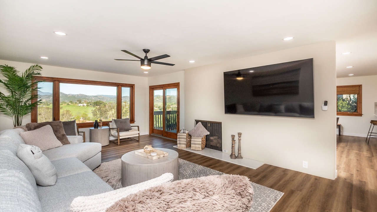 Photo of Livingroom in Central Escondido