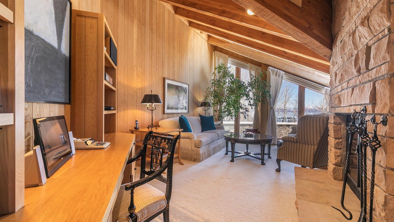 Photo of Livingroom in Tahoe Pines