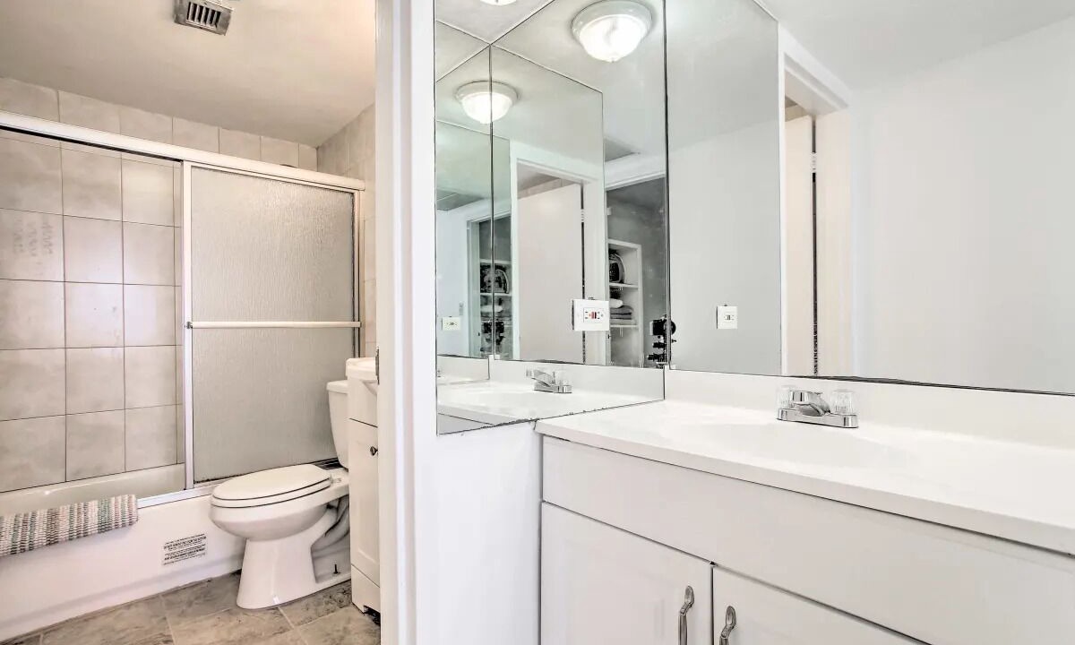 Photo of Bathroom in Galt Mile