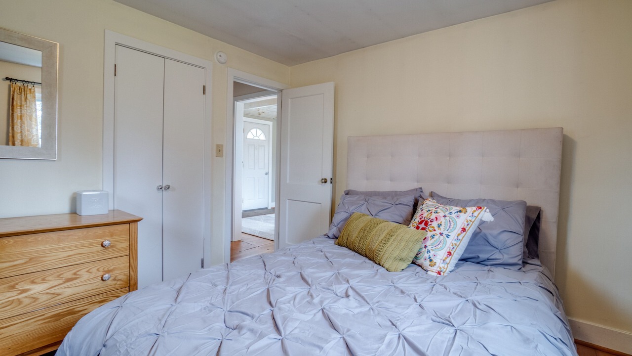 Photo of Bedroom in Keuka Park