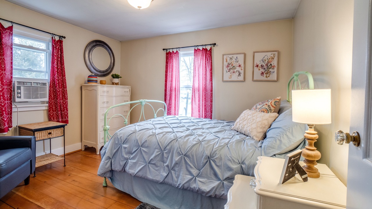 Photo of Bedroom in Keuka Park