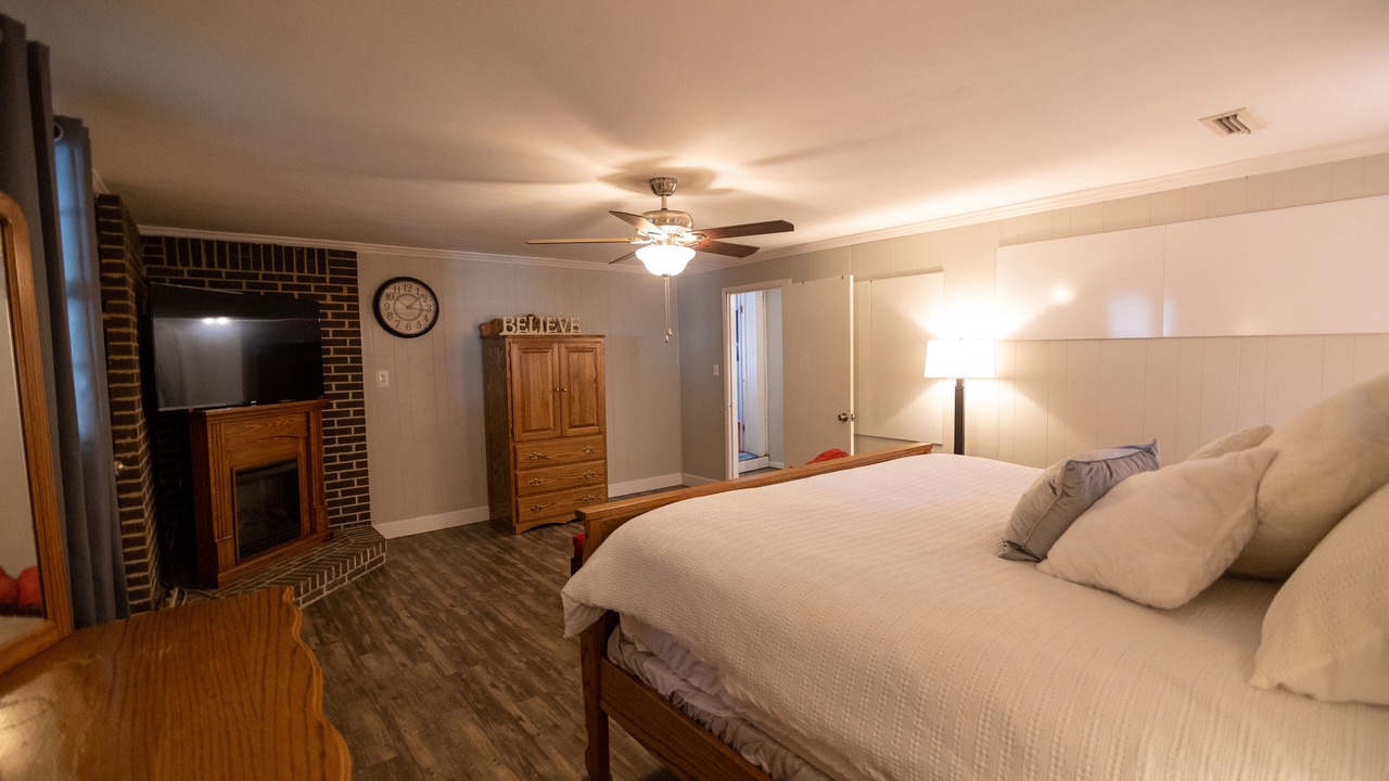 Photo of Bedroom in Ozark