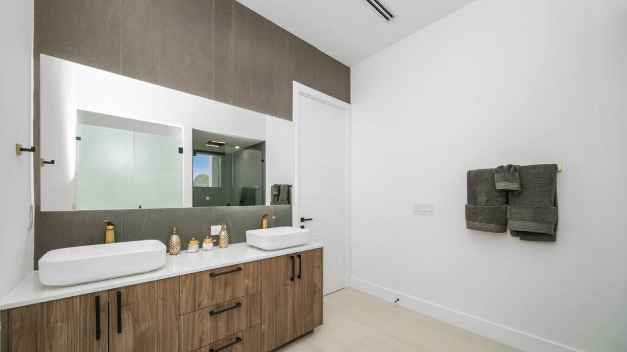 Photo of Bathroom in Victoria Park