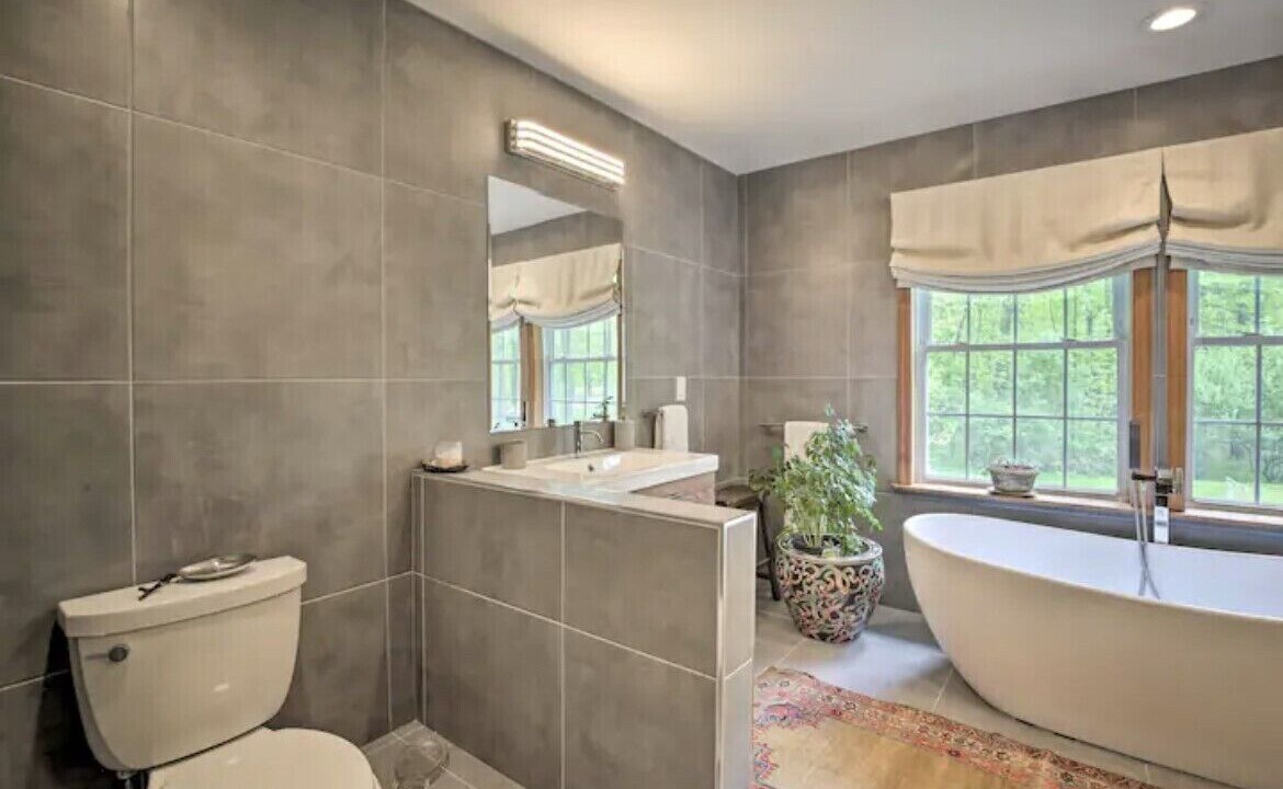 Photo of Bathroom in Gardiner