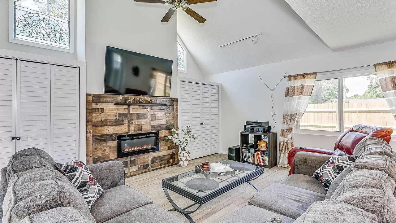 Photo of Livingroom in Myrtle Grove