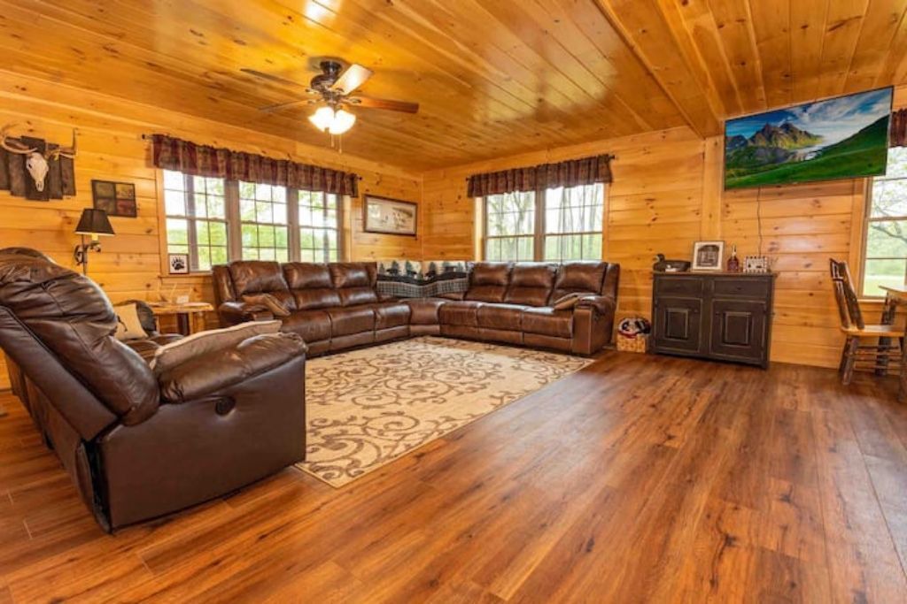 Photo of Livingroom in Oaks Corners