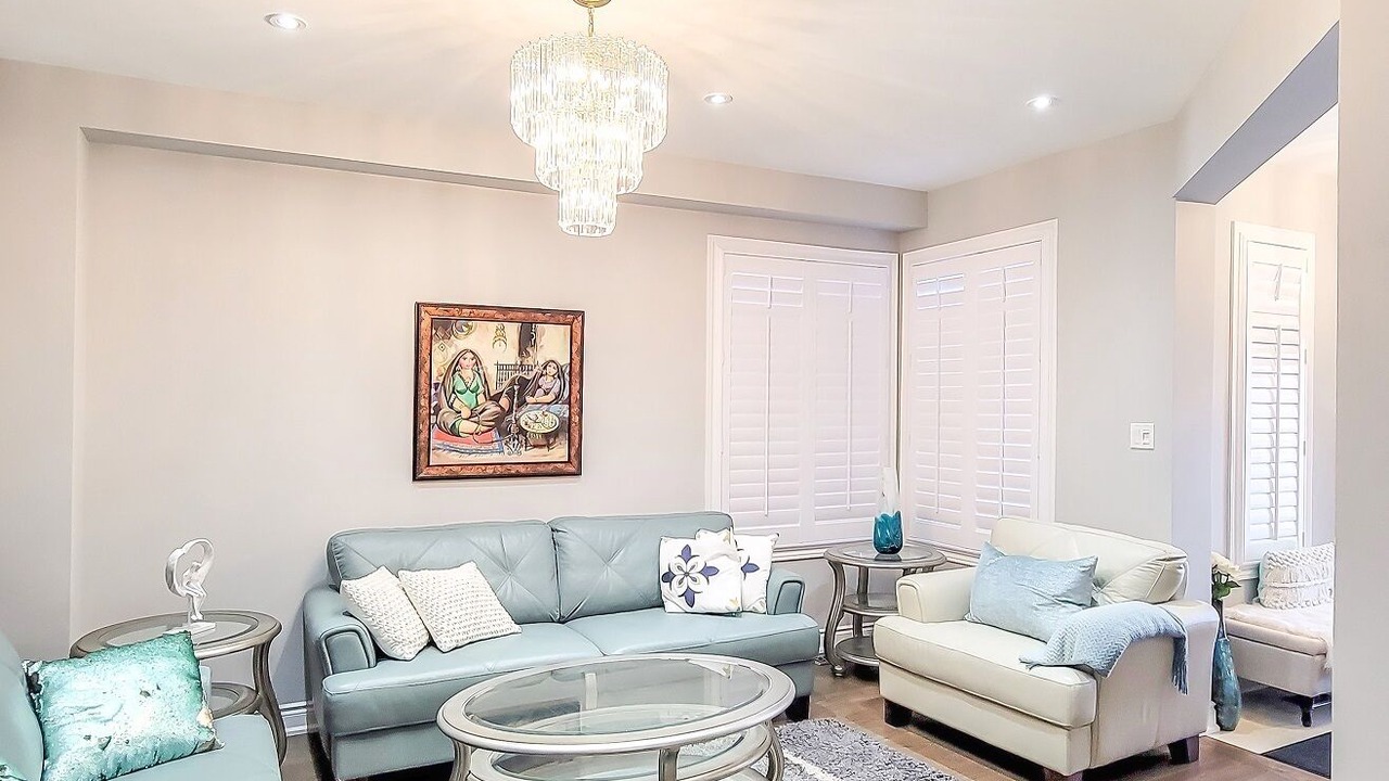Photo of Livingroom in Churchill Meadows