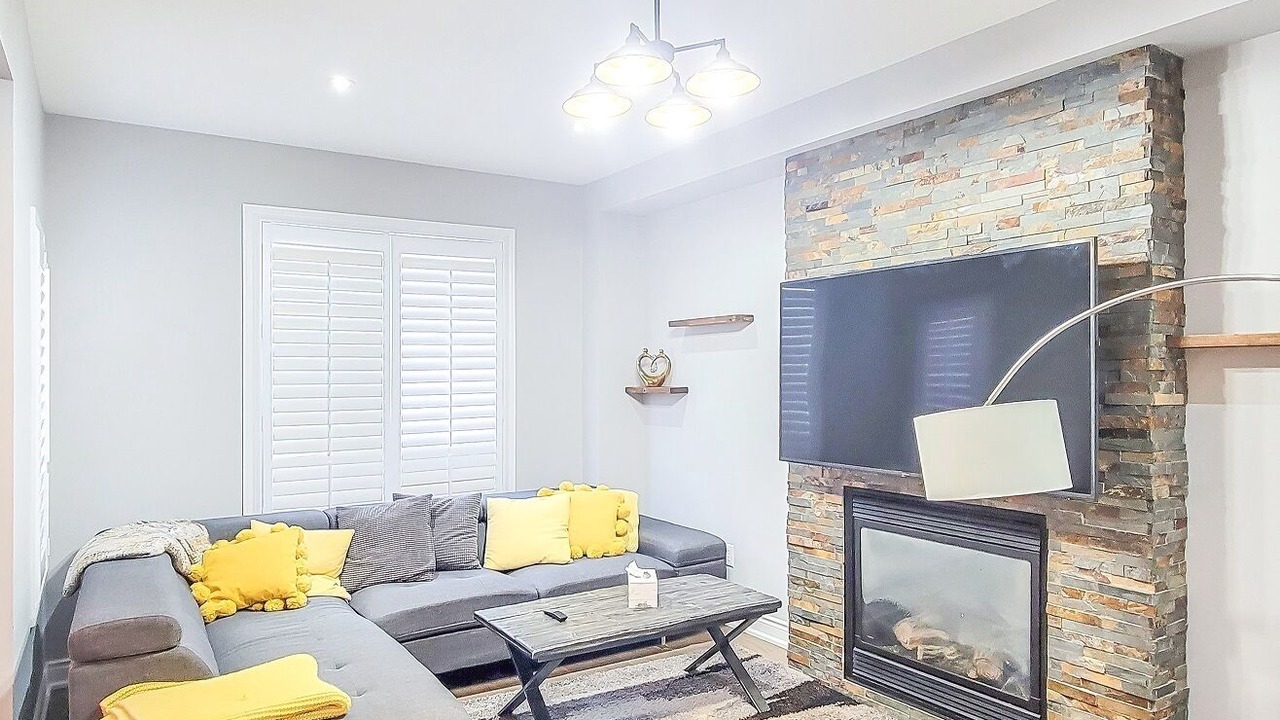 Photo of Livingroom in Churchill Meadows