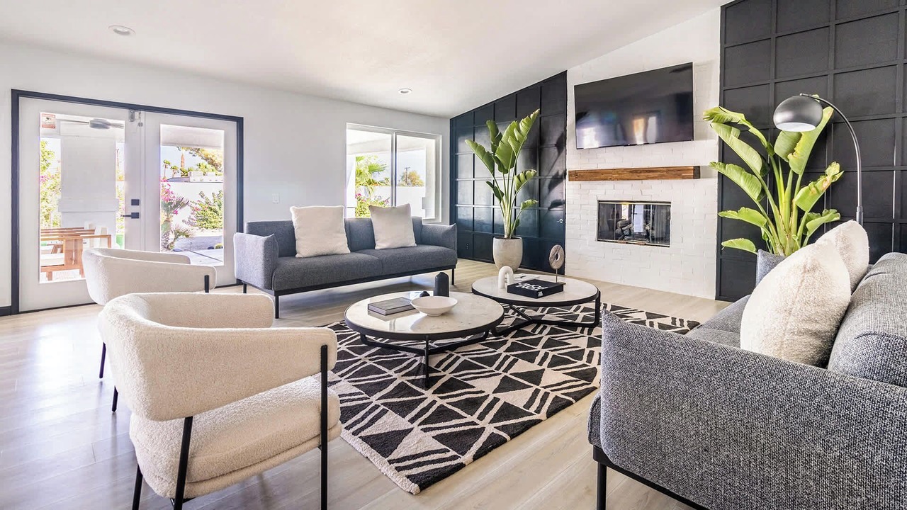 Photo of Livingroom in Desert Park Estates