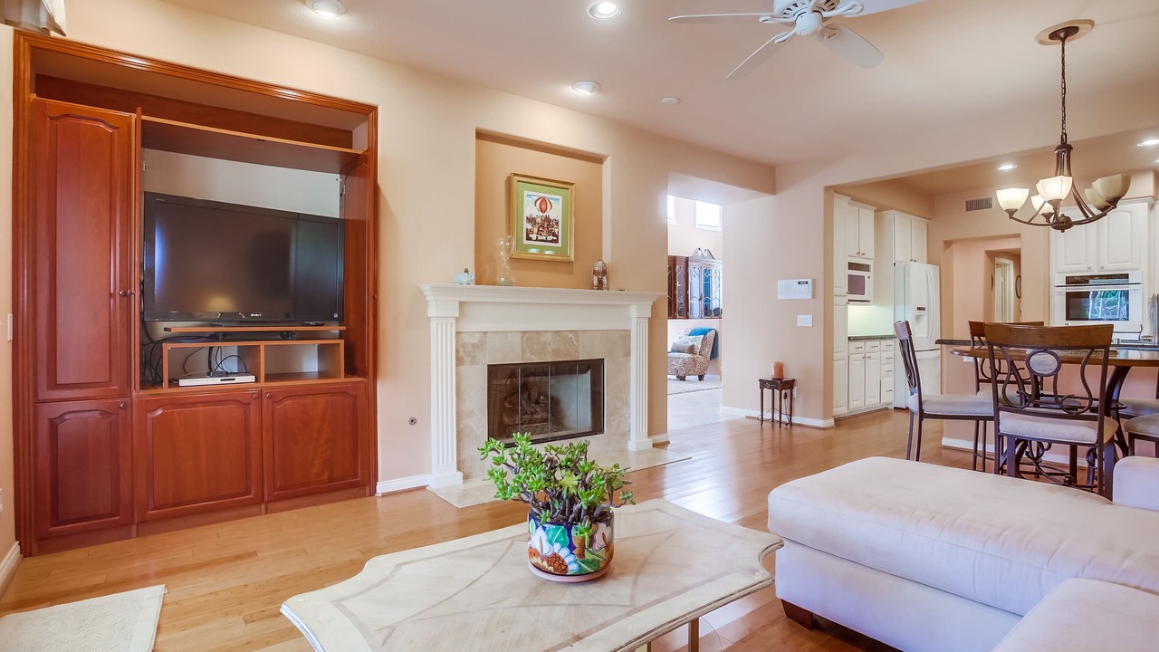 Photo of Bedroom in La Jolla Mesa