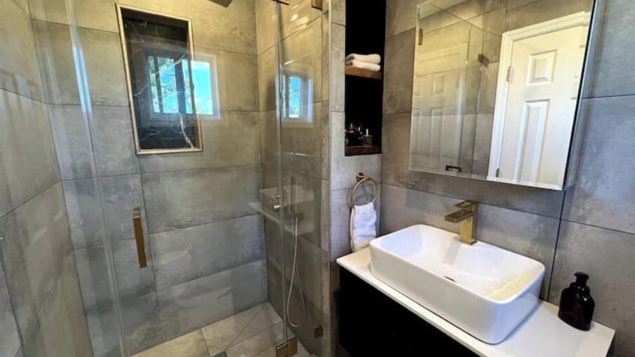 Photo of Bathroom in Teaneck