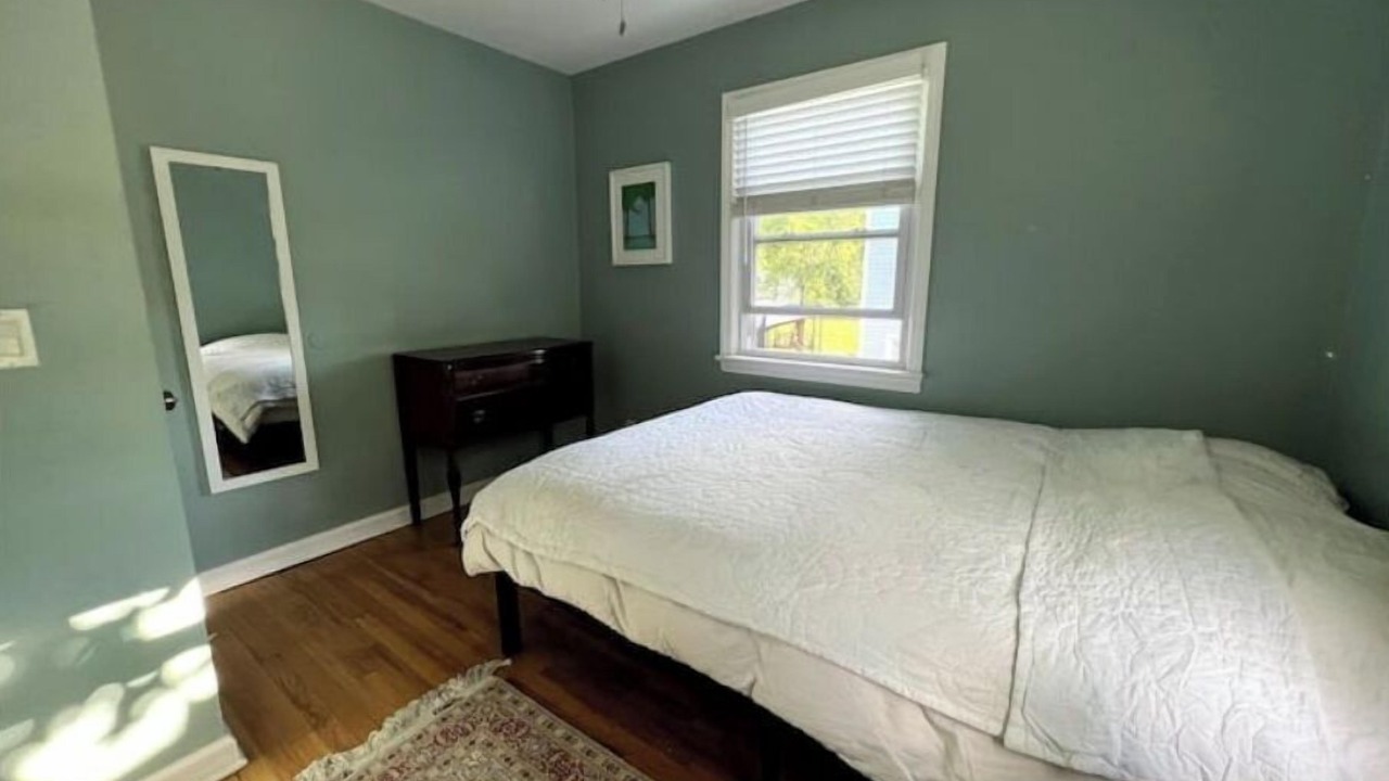 Photo of Bedroom in Teaneck