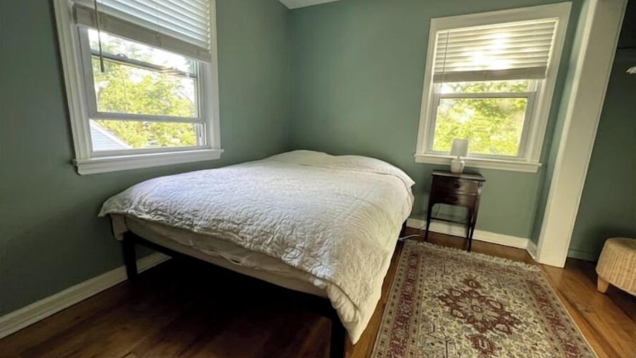 Photo of Bedroom in Teaneck
