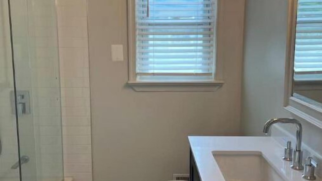Photo of Bathroom in Teaneck