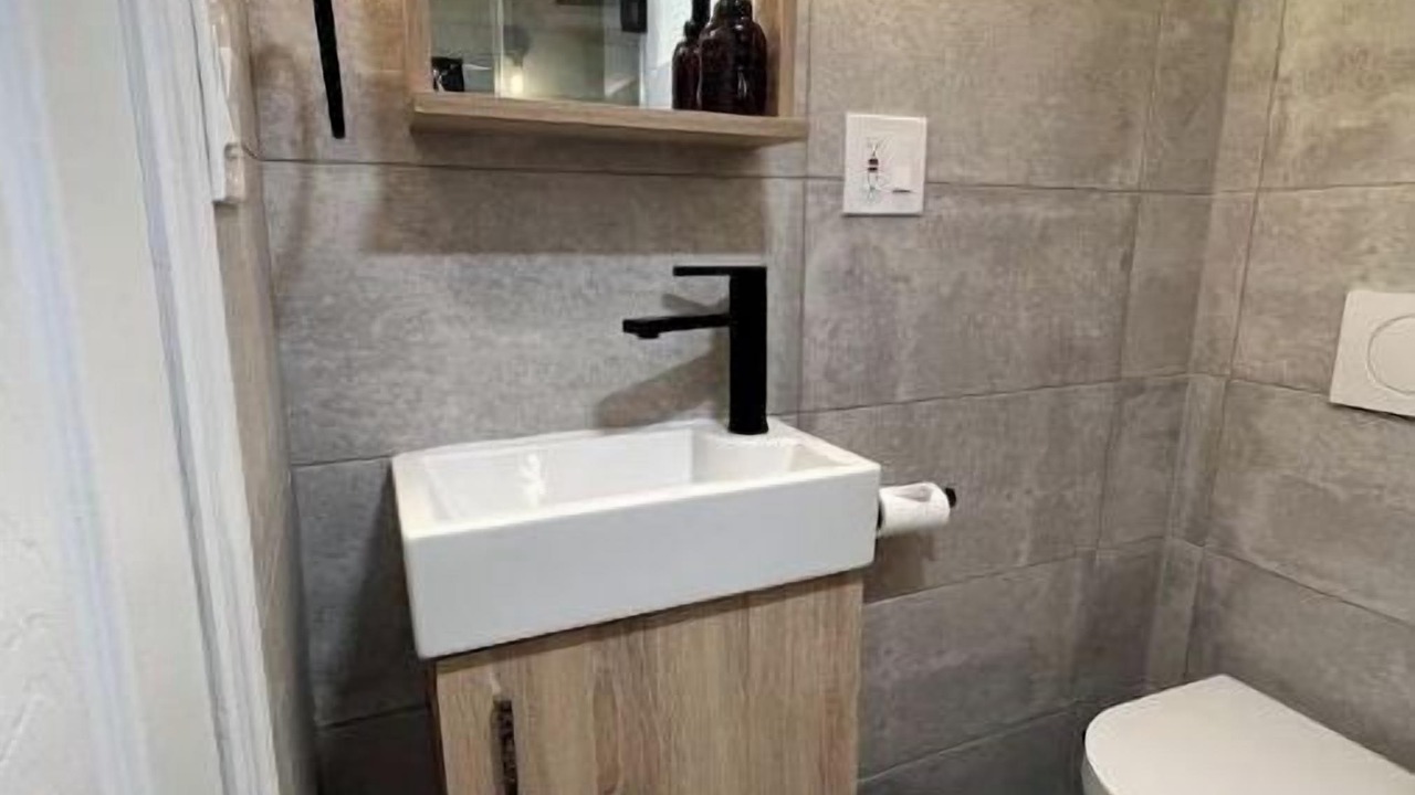 Photo of Bathroom in Teaneck