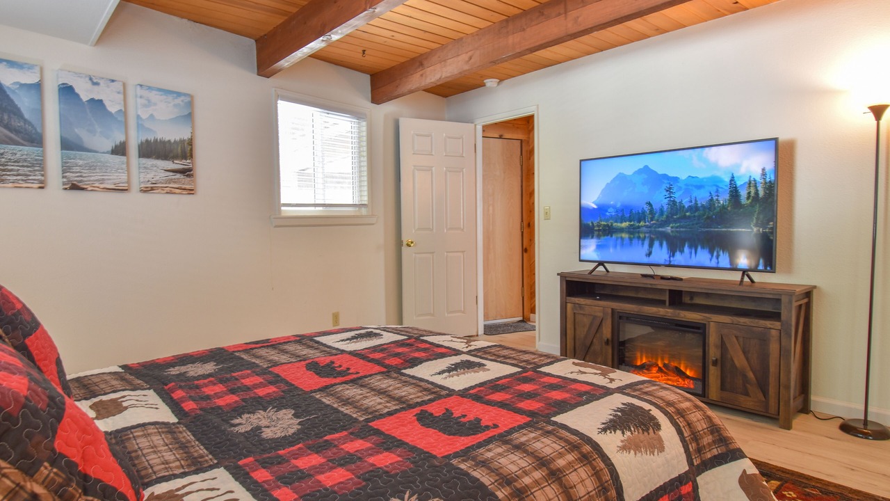 Photo of Bedroom in Green Valley Lake