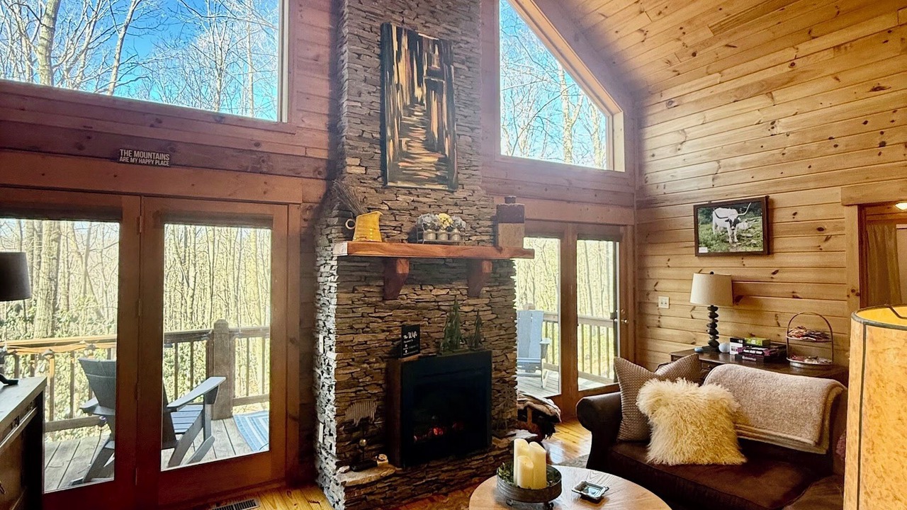 Photo of Livingroom in West Jefferson