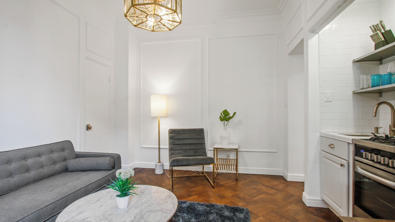 Photo of Livingroom in Greater Wilshire - Hancock Park