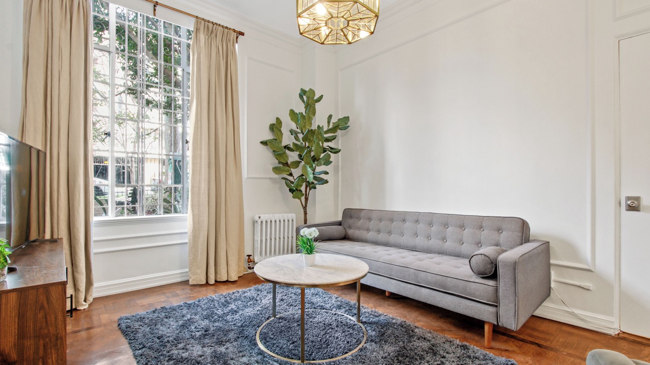 Photo of Livingroom in Greater Wilshire - Hancock Park