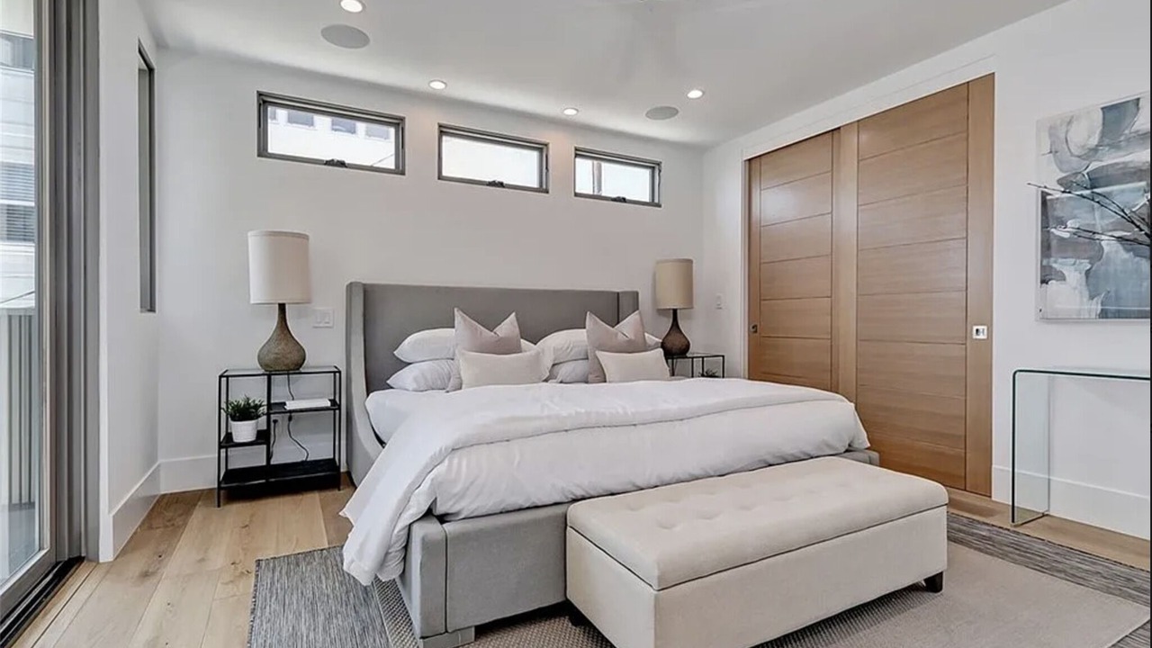 Photo of Bedroom in Gas Lamp Section