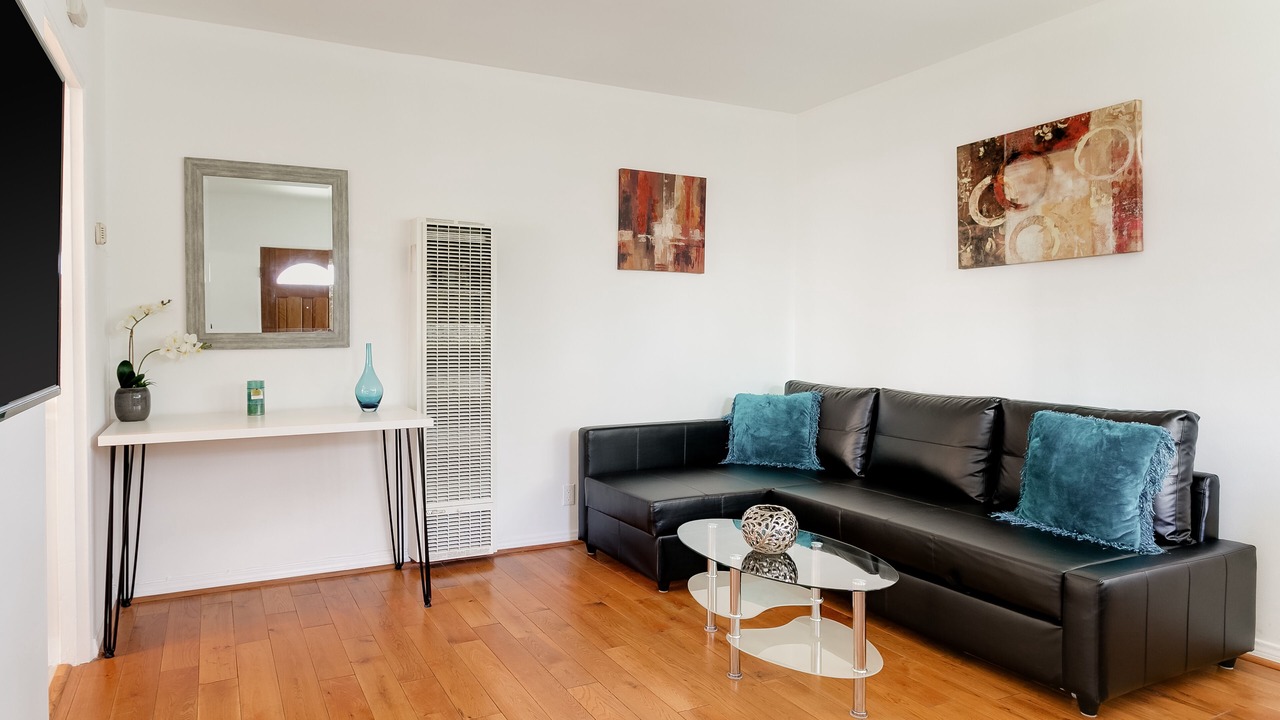 Photo of Livingroom in Valley Village
