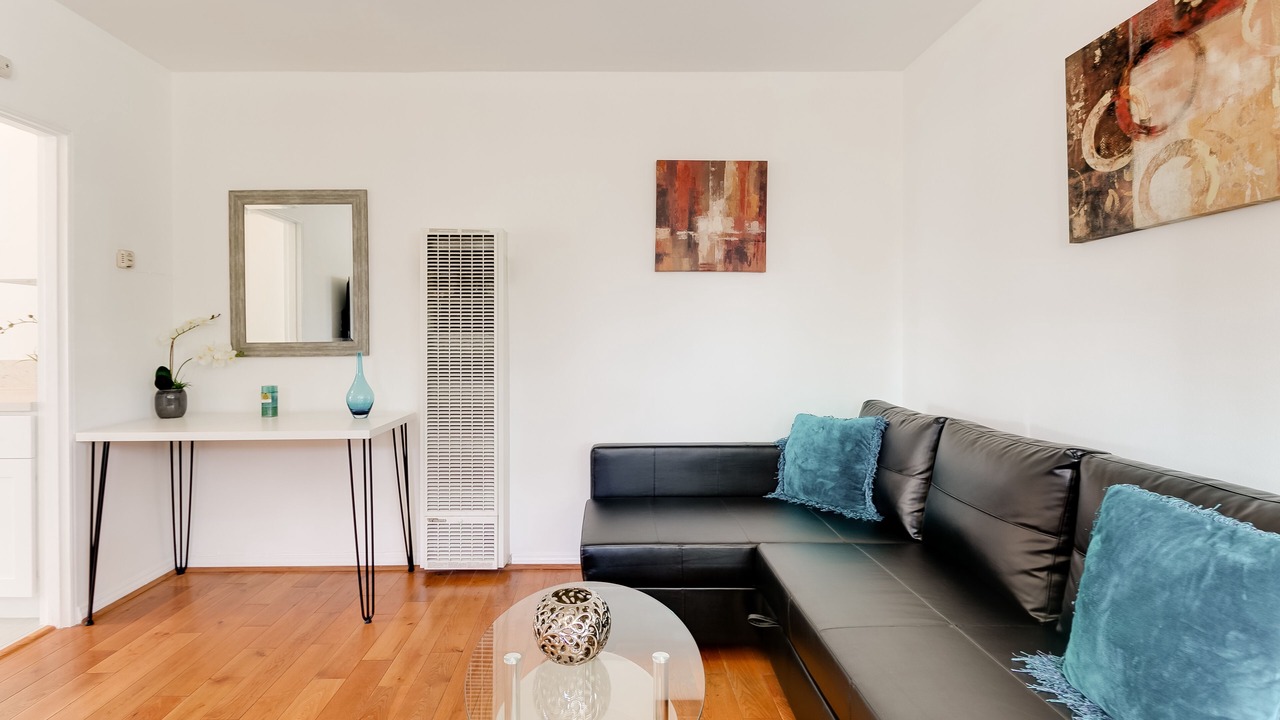 Photo of Livingroom in Valley Village