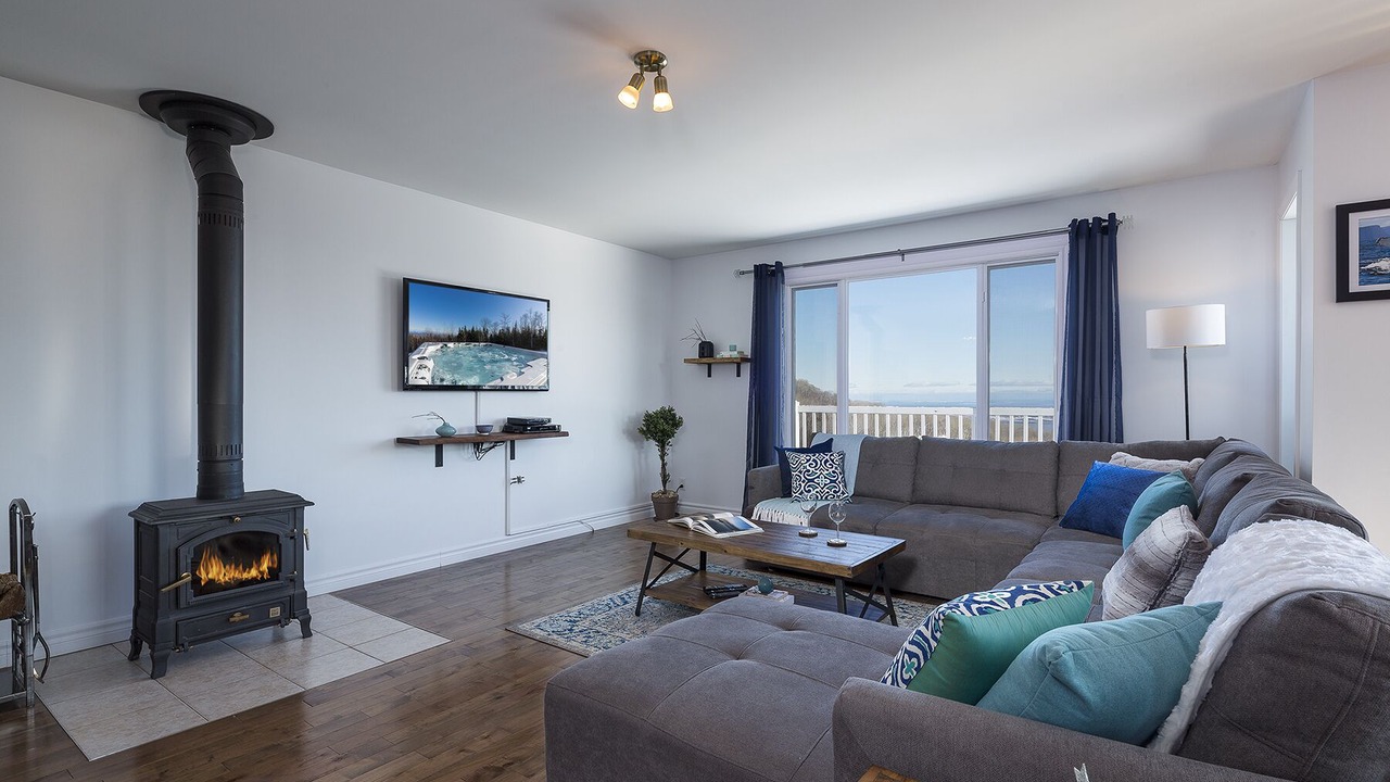 Photo of Livingroom in Petite-Riviere-Saint-Francois