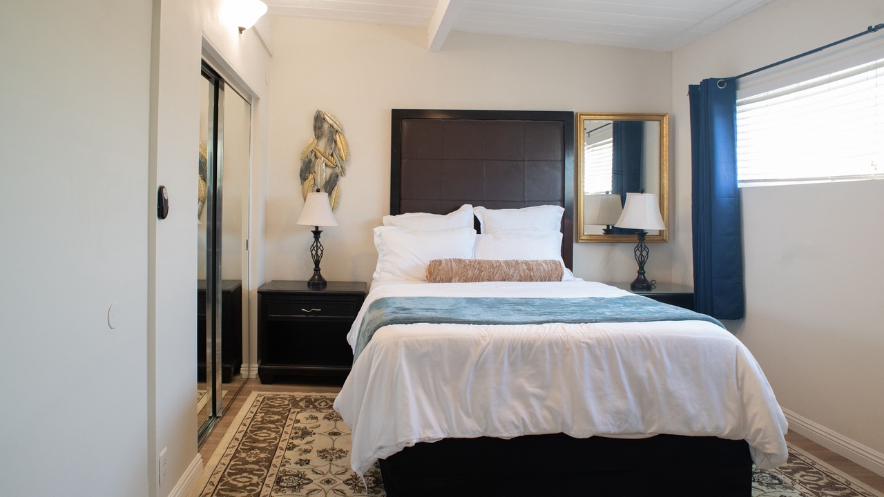 Photo of Bedroom in Mid-Wilshire