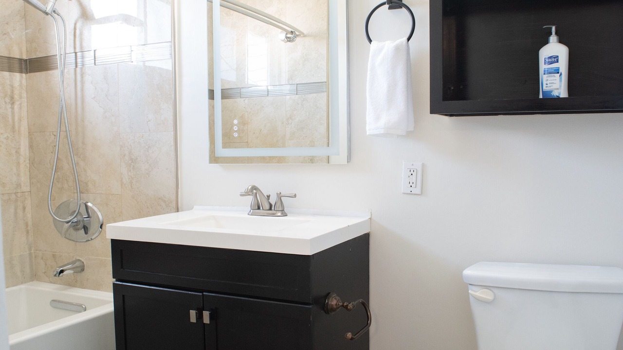Photo of Bathroom in Mid-Wilshire