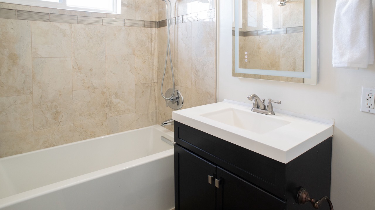 Photo of Bathroom in Mid-Wilshire